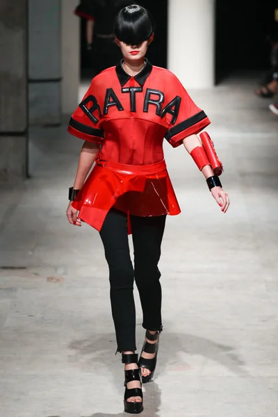 Look 3